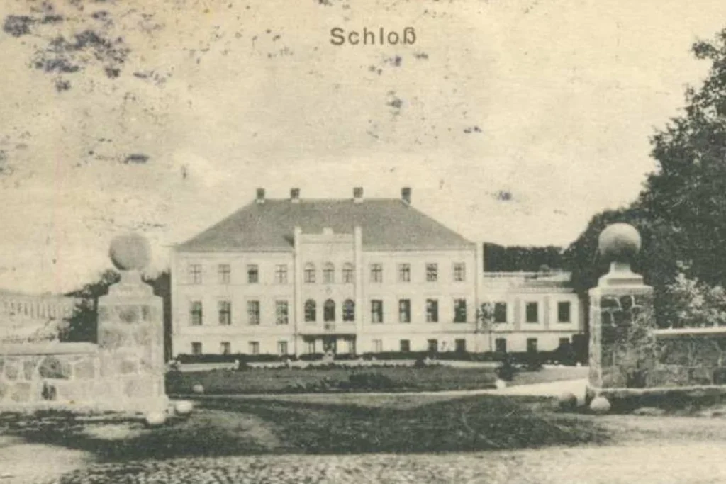 Pocztówka przedstawiająca pałac w Biesowicach w 1913 roku